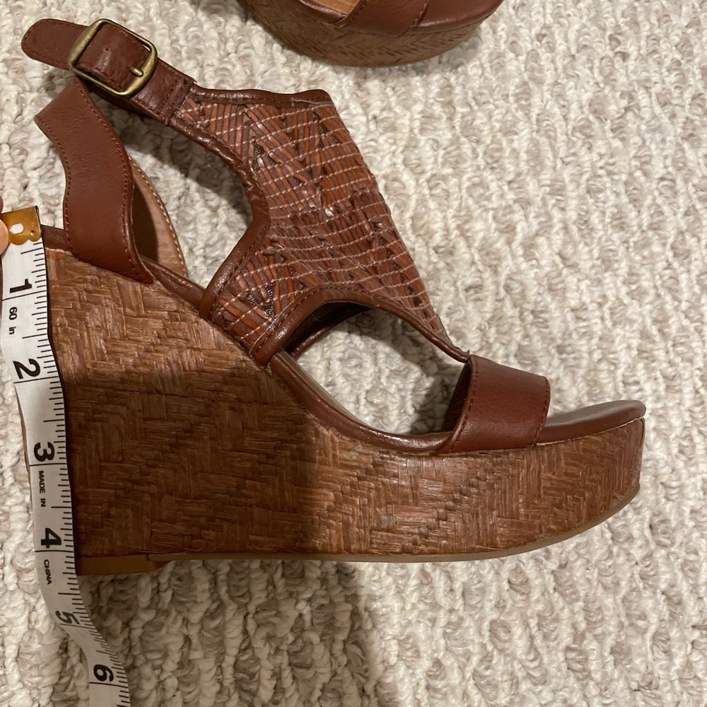 Lucky Women's Laffertie Wedge Sandal - Picture 4 of 6